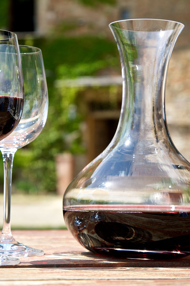 ワインのデキャンタって何？その悩み全て解決します！ – ワインやワインイベントの総合サイト | VINOTERAS（ヴィノテラス）